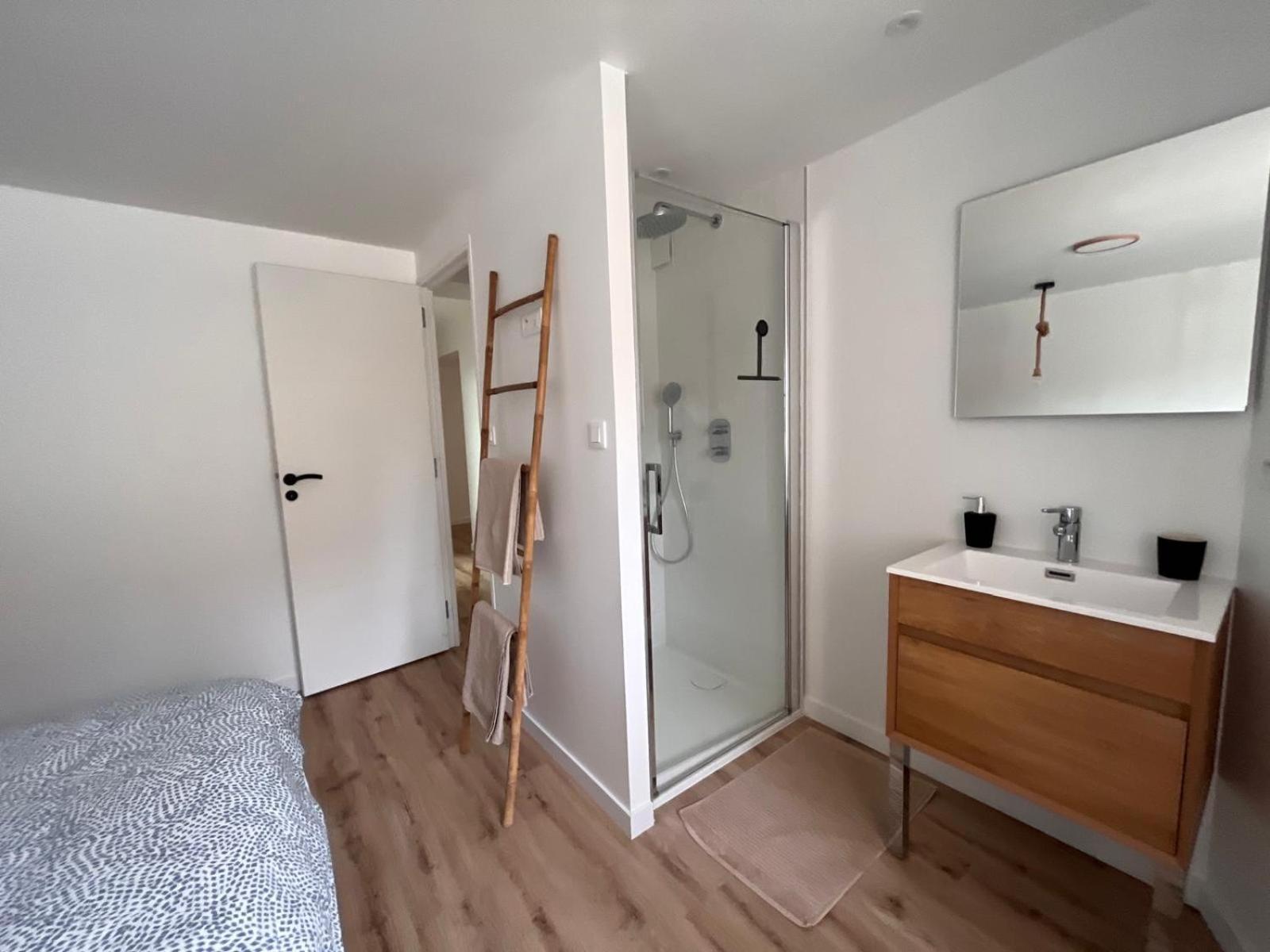 Ty Ker Iliz - Petits Commerces Et Accessibles A Pied! * Trelevern