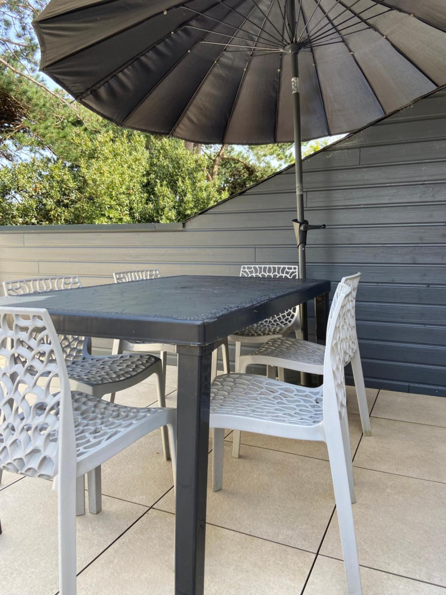 Ty Ker Iliz - Petits Commerces Et Accessibles A Pied! * Trelevern