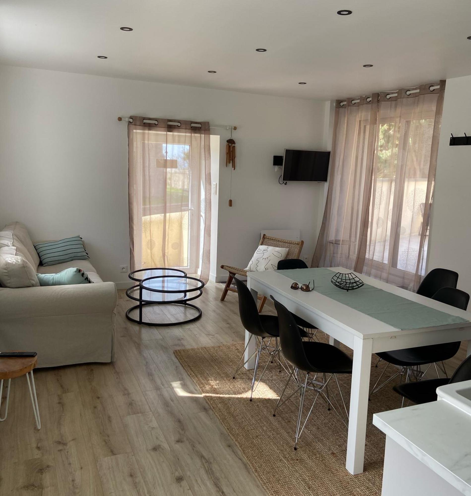Ty Ker Iliz - Petits Commerces Et Accessibles A Pied! *